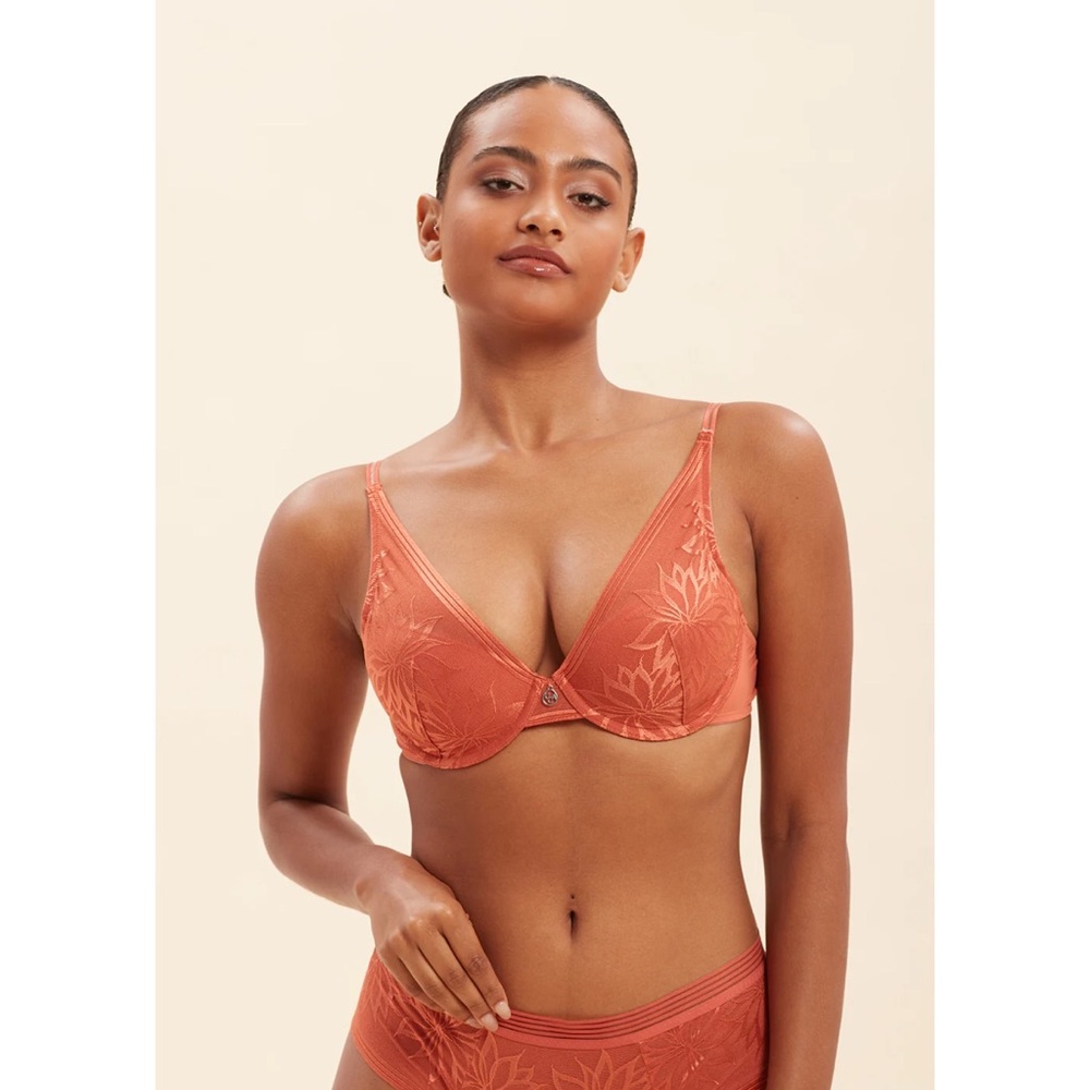 UCA Lingerie | NATALIE Glamorous Sexy Plunge Molded Floral Lace Bra